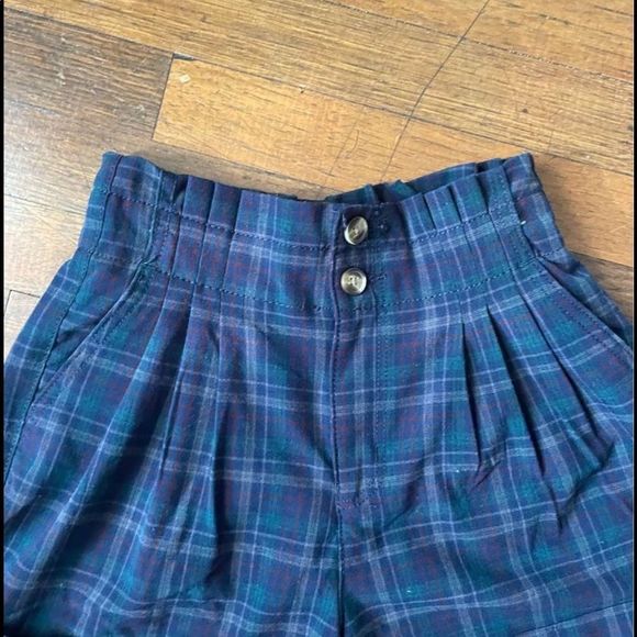 American Eagle High Waisted plaid Mom Shorts - Picture 2 of 6